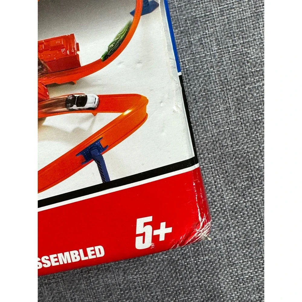 2010 Hot Wheels Criss Cross Crash 4-Way Motorized Track Set NEW IN BOX